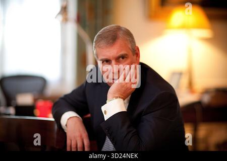 Prince Andrew (Andrew Albert Christian Edward; * 19. Februar 1960) ist ein Mitglied der britischen Königsfamilie. Er ist das dritte Kind und der zweite Sohn von Königin Elisabeth II. Und Prinz Philip, Herzog von Edinburgh, und ein jüngerer Bruder von König Karl III. Bei der Geburt war Andrew Zweiter in der Nachfolge auf den britischen Thron Stockfoto