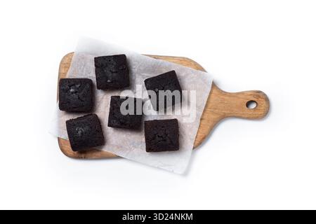 Hausgemachte Schokoladen-Brownies isoliert auf weißem Hintergrund Stockfoto