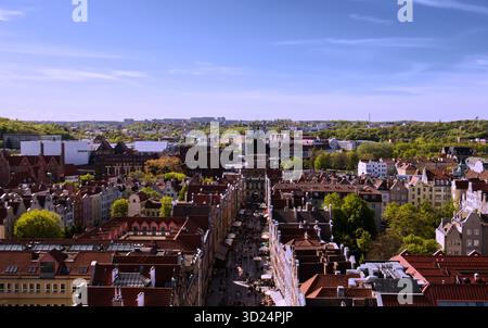DANZIG, POLEN 1. MAI 2025: Luftaufnahme der Stadt Danzig in Polen an der Ostsee. Stockfoto
