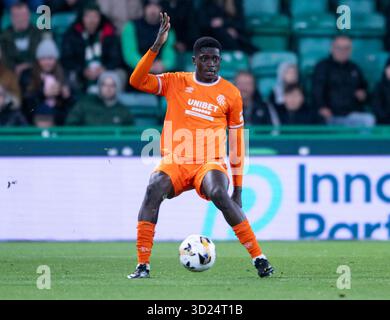 Edinburgh, Großbritannien. Oktober 2025. Schottische Premiership - Hibernian FC gegen Rangers FC. Rangers' Verteidiger Nasser Djiga als Hibs gegen die Rangers in der ersten Phase für die schottische Premiership im Easter Road Stadium in Edinburgh, Schottland. UK. Quelle: Ian Jacobs/Alamy Live News Stockfoto