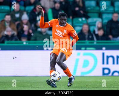 Edinburgh, Großbritannien. Oktober 2025. Schottische Premiership - Hibernian FC gegen Rangers FC. Rangers' Verteidiger Nasser Djiga als Hibs gegen die Rangers in der ersten Phase für die schottische Premiership im Easter Road Stadium in Edinburgh, Schottland. UK. Quelle: Ian Jacobs/Alamy Live News Stockfoto