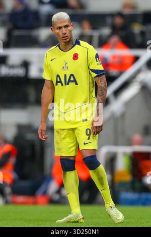 Newcastle upon Tyne, Großbritannien. Oktober 2025. Richarlison of Tottenham Hotspur während des Achtelfinale-Spiels des Newcastle United gegen Tottenham Hotspur Carabao Cup am 29. Oktober 2025 im St. James' Park, Newcastle upon Tyne, England Credit: Lee Keuneke/Every Second Media Credit: Every Second Media/Alamy Live News Stockfoto