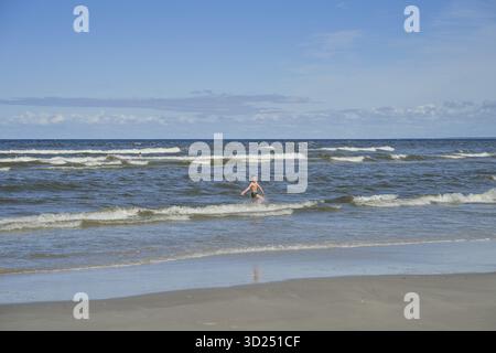 Ostseebad, Strand, Wellen, Jurmala, Lettland Stockfoto