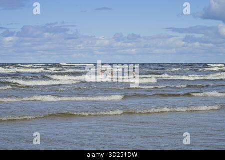 Ostseebad, Strand, Wellen, Jurmala, Lettland Stockfoto