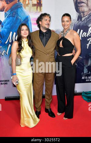 Gast, Erkan Acar und Amira Aly bei der Premiere des Kinofilms Make me feel im Zoo Palast. Berlin, 29.10.2025 *** Gast, Erkan Acar und Amira Aly bei der Premiere des Films Make Me Feel im Zoo Palast Berlin, 29 10 2025 Foto:XM.xBehrensx/xFuturexImagex Feel 5096 Stockfoto