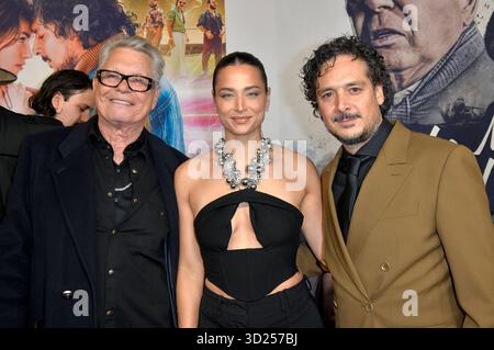 Ronald Nitschke, Amira Aly und Erkan Acar bei der Premiere des Kinofilms machen mich fühlen im Zoo Palast. Berlin, 29.10.2025 *** Ronald Nitschke, Amira Aly und Erkan Acar bei der Premiere des Films Make Me Feel im Zoo Palast Berlin, 29 10 2025 Foto:XM.xBehrensx/xFuturexImagex Feel 5109 Stockfoto