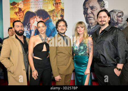Tito Uysal, Amira Aly, Erkan Acar, Violetta Buggel und Timur Örge bei der Premiere des Kinofilms machen mich fühlen im Zoo Palast. Berlin, 29.10.2025 *** Tito Uysal, Amira Aly, Erkan Acar, Violetta Buggel und Timur Örge bei der Premiere des Films Make Me Feel im Zoo Palast Berlin, 29 10 2025 Foto:XM.xBehrensx/xFuturexImagex Feel 5110 Stockfoto