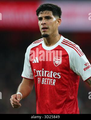 London, Großbritannien. Oktober 2025. London, England, 29. Oktober 2025: Piero Hincapie (5 Arsenal) während des Carabao Cup Spiels zwischen Arsenal und Brighton & Hove Albion im Emirates Stadium in London. (Foto von Jay Patel/Sports Press Photo/SPP) Credit: SPP Sport Press Photo. /Alamy Live News Stockfoto