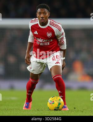 London, Großbritannien. Oktober 2025. London, England, 29. Oktober 2025: Myles Lewis-Skelly (49 Arsenal) während des Carabao Cup-Spiels zwischen Arsenal und Brighton & Hove Albion im Emirates Stadium in London. (Foto von Jay Patel/Sports Press Photo/SPP) Credit: SPP Sport Press Photo. /Alamy Live News Stockfoto