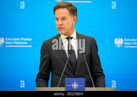 NATO-Generalsekretär Mark Rutte trifft sich am März 2025 mit dem polnischen Ministerpräsidenten Donald Tusk im Kanzleramt des Premierministers in Warschau, Polen. Stockfoto