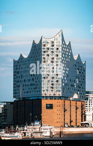 Die Elbphilharmonie ist ein im Januar 2017 eröffneter Konzertsaal in Hamburg. Es wurde mit dem Ziel entworfen, ein neues Wahrzeichen für die Stadt und zu schaffen Stockfoto