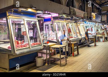 Metzgerstände auf dem Zentralmarkt in Athen, Griechenland Stockfoto