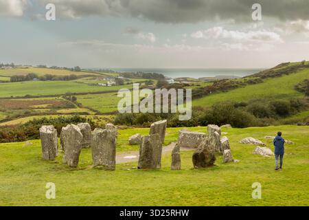 Der Steinkreis von Drombeg   auch bekannt als der Druidenaltar   in der Nähe von Glandore, County Cork, Irland   ist eine der meistbesuchten Megalithstätten in Irland. Stockfoto