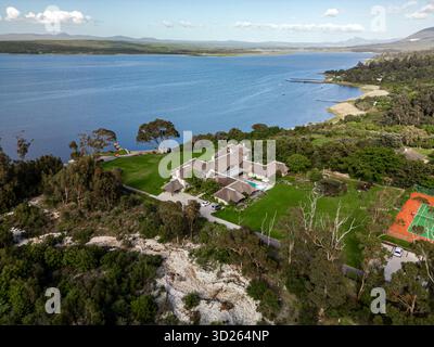 Hermanus Klein River Lagune, Kleinriversvlei, Südafrika. Luftdrohnenfoto. Stockfoto