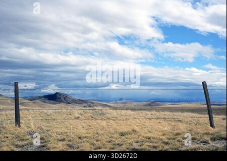 Ranchland in den Great Plains entlang des US Highway 200. Lewis & Clark County, Montana. Stockfoto
