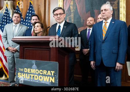 Washington, Usa. 30. Oktober 2025. House Speaker Mike Johnson (R-LA) sprach auf einer Pressekonferenz im US-Kapitol. (Foto: Michael Brochstein/SIPA USA) Credit: SIPA USA/Alamy Live News Stockfoto