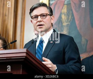 Washington, Usa. 30. Oktober 2025. House Speaker Mike Johnson (R-LA) sprach auf einer Pressekonferenz im US-Kapitol. (Foto: Michael Brochstein/SIPA USA) Credit: SIPA USA/Alamy Live News Stockfoto