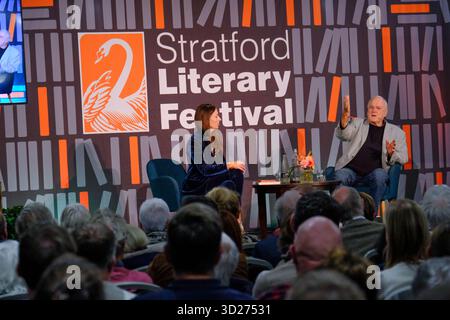 Stratford-upon-Avon, Vereinigtes Königreich Donnerstag, 30. Oktober 2025. John Cleese 50 Years of Fawlty Towers lebt beim Stratford Literary Festival. Zum ersten Mal in Großbritannien erzählte John Momente aus seiner Karriere im Fernsehen und Film und erklärte, warum seine Slapstick-Hotelgestaltung weiterhin regelmäßig zur besten Sit-com in der britischen Geschichte gewählt wird. Er zollte dem Fawlty Towers Star Prunella Scales Tribut, den er Perfect Comedy Partner nannte, der diese Woche im Alter von 93 Jahren starb. Stockfoto