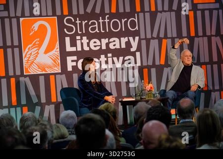 Stratford-upon-Avon, Vereinigtes Königreich Donnerstag, 30. Oktober 2025. John Cleese 50 Years of Fawlty Towers lebt beim Stratford Literary Festival. Zum ersten Mal in Großbritannien erzählte John Momente aus seiner Karriere im Fernsehen und Film und erklärte, warum seine Slapstick-Hotelgestaltung weiterhin regelmäßig zur besten Sit-com in der britischen Geschichte gewählt wird. Er zollte dem Fawlty Towers Star Prunella Scales Tribut, den er Perfect Comedy Partner nannte, der diese Woche im Alter von 93 Jahren starb. Stockfoto