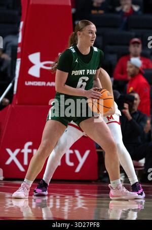 College Park, USA. 30. Oktober 2025. COLLEGE PARK, MD - OKTOBER 30: Die Point Park Pioneers treten am 30. Oktober 2025 im Xfinity Center in College Park, Maryland, auf Camille Fultz (6) vor, um sich während eines Basketballspiels zwischen den Maryland Terrapins und den Point Park Pioneers zu bewegen. (Foto: Tony Quinn/SipaUSA) Credit: SIPA USA/Alamy Live News Stockfoto