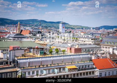 Wien, Österreich - 28. Juni 2019: Blick auf Wien vom Stephansdom Südturm. Stockfoto