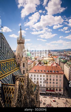 Wien, Österreich - 28. Juni 2019: Blick auf Wien vom Stephansdom Südturm. Stockfoto