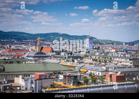 Wien, Österreich - 28. Juni 2019: Blick auf Wien vom Stephansdom Südturm. Stockfoto