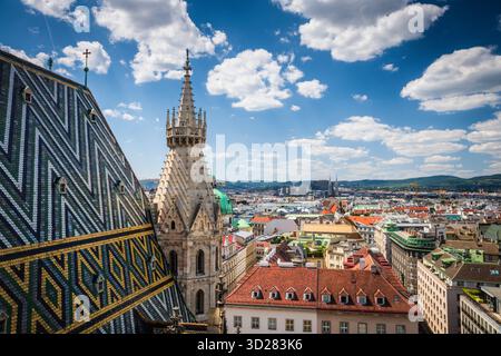 Wien, Österreich - 28. Juni 2019: Blick auf Wien vom Stephansdom Südturm. Stockfoto
