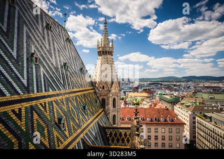 Wien, Österreich - 28. Juni 2019: Blick auf Wien vom Stephansdom Südturm. Stockfoto
