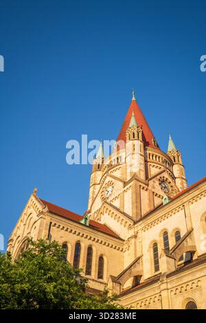 Wien, Österreich - 28. Juni 2019: Die Kirche St. Franziskus von Assisi, auch bekannt als Kaiserkirche und mexikanische Kirche, ist eine Basilika im Stil der Basilika Stockfoto
