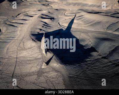 Drohnenaufnahme aus Long Dong Silver mit langen Schatten am Morgen Stockfoto