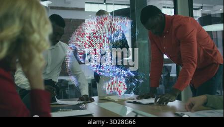 Zusammenarbeit von Profis in Anzügen, die Dokumente im Konferenzraum mit 3D-Brain-Hologramm prüfen Stockfoto