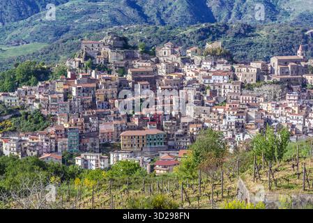 Luftaufnahme auf Castiglione di Sicilia Stadt auf Sizilien Insel in Italien Stockfoto