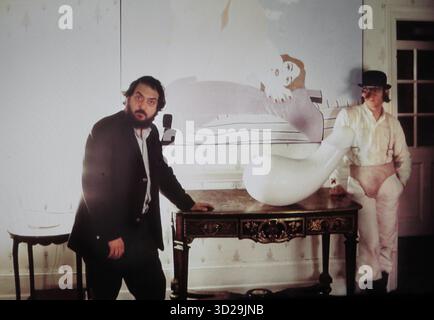 STANLEY KUBRICK und MALCOLM MCDOWELL in STANLEY KUBRICK's A CLOCK WORK ORANGE (1971), Originaltitel: A CLOCK WORK ORANGE, Regie: STANLEY KUBRICK. Gutschrift: WARNER BROS. BILDER/Album Stockfoto