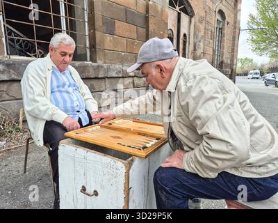 Armenien. Echmiadzin. Männer, Die Checkers Spielen Stockfoto