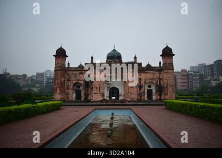 Grabhaus von Pori Bibi - Historisches Mausoleum in Lalbagh Fort, Dhaka Stockfoto