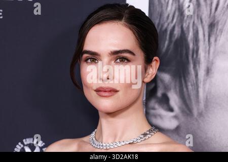 Los Angeles, Usa. 31. Oktober 2025. LOS ANGELES, KALIFORNIEN, USA – OKTOBER 30: Die US-amerikanische Schauspielerin Zoey Deutch kommt am. Oktober 2025 auf dem American French Film Festival an – das Herzstück von Netflix’s „Nouvelle Vague“, das am 30. Oktober 2025 im DGA Theater Complex der Directors Guild of America in Los Angeles, Kalifornien, USA stattfand. (Foto: Xavier Collin/Image Press Agency) Credit: Image Press Agency/Alamy Live News Stockfoto