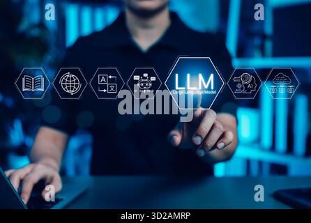 LLM Large Language Model Concept. Person, die mit KI-Symbolen auf LLM zeigt, Chatbot, Cloud Computing, Übersetzung, generative KI, NLP-Profi für natürliche Sprache Stockfoto