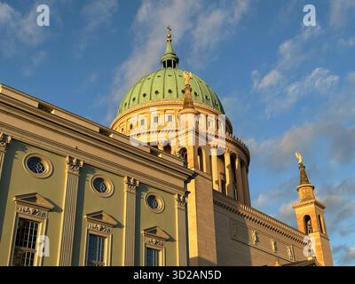 Teil der Fassade der Nikolaikirche am Alten Marktplatz, Potsdam, Deutschland Stockfoto