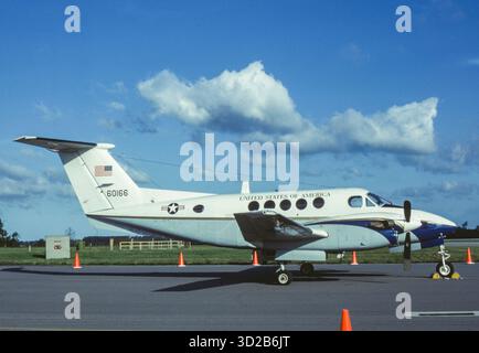 Beechcraft C-12 Huron wurde 1981 von der United States Air Force auf der Landebahn der RAF Fairford betrieben. Stockfoto