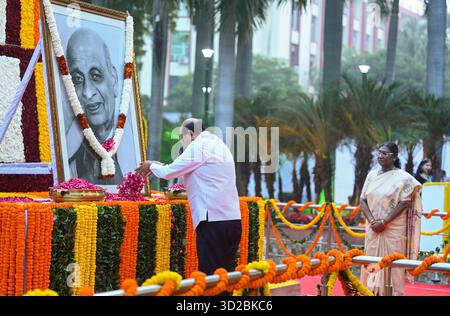 Neu-Delhi, Indien. 31. Oktober 2025. NEW DELHI, INDIEN - OKTOBER 31: Delhi Lt. Gouverneur VK Saxena während einer Zeremonie, um Sardar Vallabhbhai Patel zu seinem 150. Geburtstag zu ehren, in Sardar Patel Chowk am 31. Oktober 2025 in Neu-Delhi, Indien. (Foto: Raj K Raj/Hindustan Times/SIPA USA) Credit: SIPA USA/Alamy Live News Stockfoto