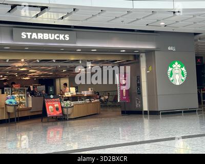 Hongkong, China - 25. September 2023. Starbucks Café. Starbucks Coffee ist eine US-amerikanische Coffee-Shops-Kette, die in Seattle gegründet wurde Stockfoto