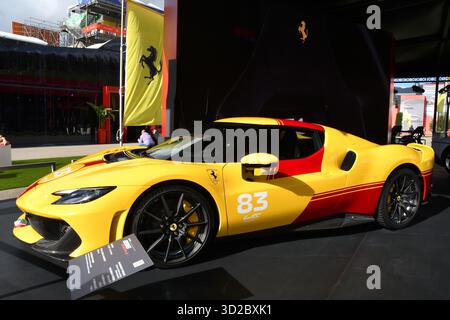 Scarperia, Italien - 24. Oktober 2025: Ferrari 296 Speciale wird während des Ferrari World Finals 2025 auf dem Mugello Circuit in Italien gezeigt. Stockfoto