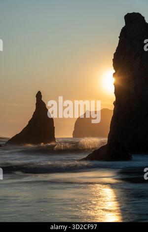 Zauberer hat Seestapel bei Sonnenuntergang, Bandon, Oregon Stockfoto