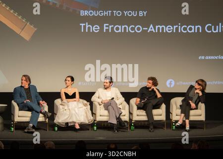 Von rechts nach links: regisseur Richard Linklater, Zoey Deutch (Jean Seberg) Guillaume Marbeck (Jean-Luc Godard), Aubry Dullin (Jean-Paul Belmondo) und Pauline Belle (Suzon Faye). Präsentation des Films Nouvelle Vague beim American French Film Festival Competition. Anschließend ein Gespräch mit Regisseur Richard Linklater, den Schauspielern Guillaume Marbeck und Zoey Deutch Stockfoto