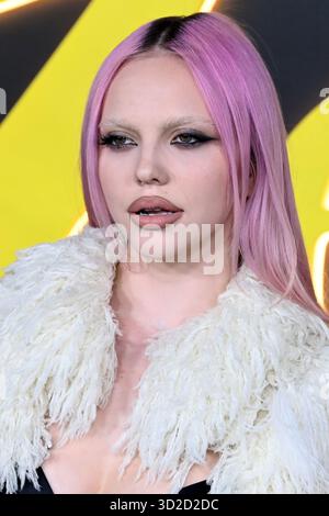 Oktober 2025, Los Angeles, CA, USA: LOS ANGELES - 28. OCT: Adela bei der Premiere von „I Love LA“ im Paramount Theatre am 28. Oktober 2025 in Los Angeles, CA (Credit Image: © Kay Blake/ZUMA Press Wire) NUR ZUR REDAKTIONELLEN VERWENDUNG! Nicht für kommerzielle ZWECKE! Stockfoto