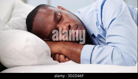 Quot;, Afro, Dream, Hotelzimmer, Snooze, Bettwäsche, Nickerchen, Doze. Stockfoto