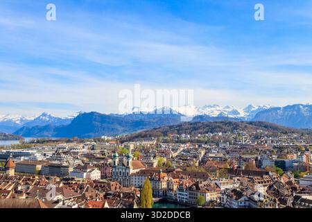 Blick auf die Altstadt von Luzern in der Schweiz. Blick von oben Stockfoto