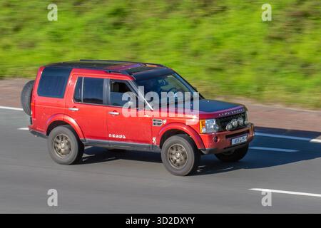 2005 roter Land Rover LR3, V8 SE fährt mit hoher Geschwindigkeit auf der Autobahn M6 UK Stockfoto