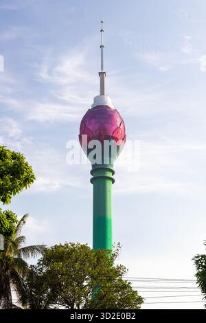 Lotus Tower an einem sonnigen Tag, Colombo, Sri Lanka Stockfoto